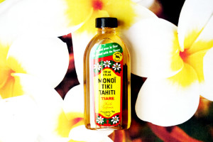 Monoi Tiki Tahiti Tiare Gardenia Scented Coconut Oil review by K is for Kinky - https://www.kisforkinky.com/Monoi-Tiki-Tahiti-Tiare-Gardenia-Scented-Coconut-Oil