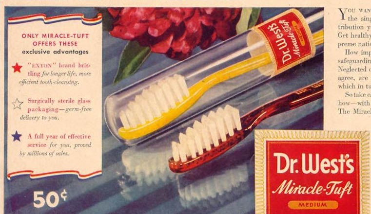 "Miracle Tuft", primer cepillo de dientes plástico.